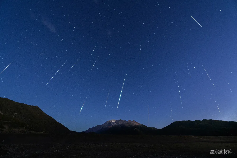 高清摄影 夜空 流星雨 自然风光 宁静 星空 夜空中的流星雨