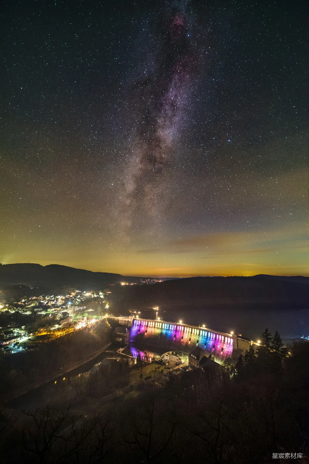 高清摄影 夜景 银河 灯光 自然 城市 夜空下的星河与灯光