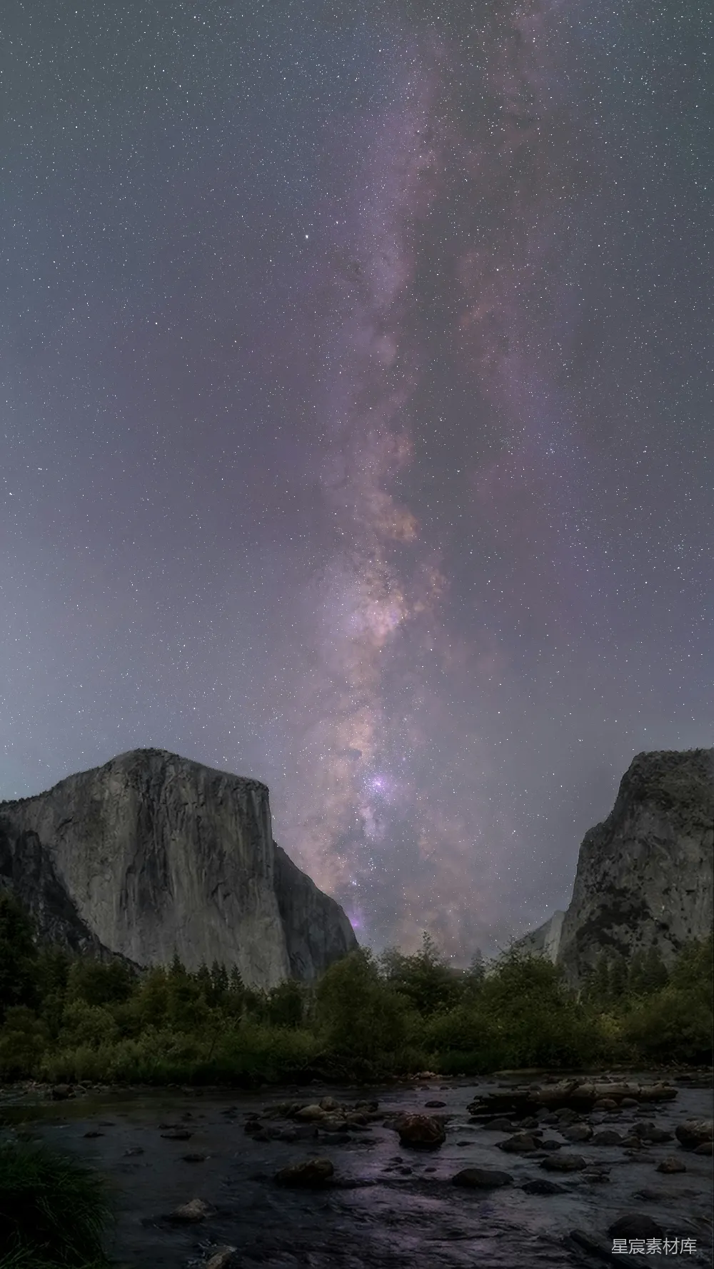 高清摄影 夜景 自然风光 银河 山脉 宁静 银河下的静谧山谷