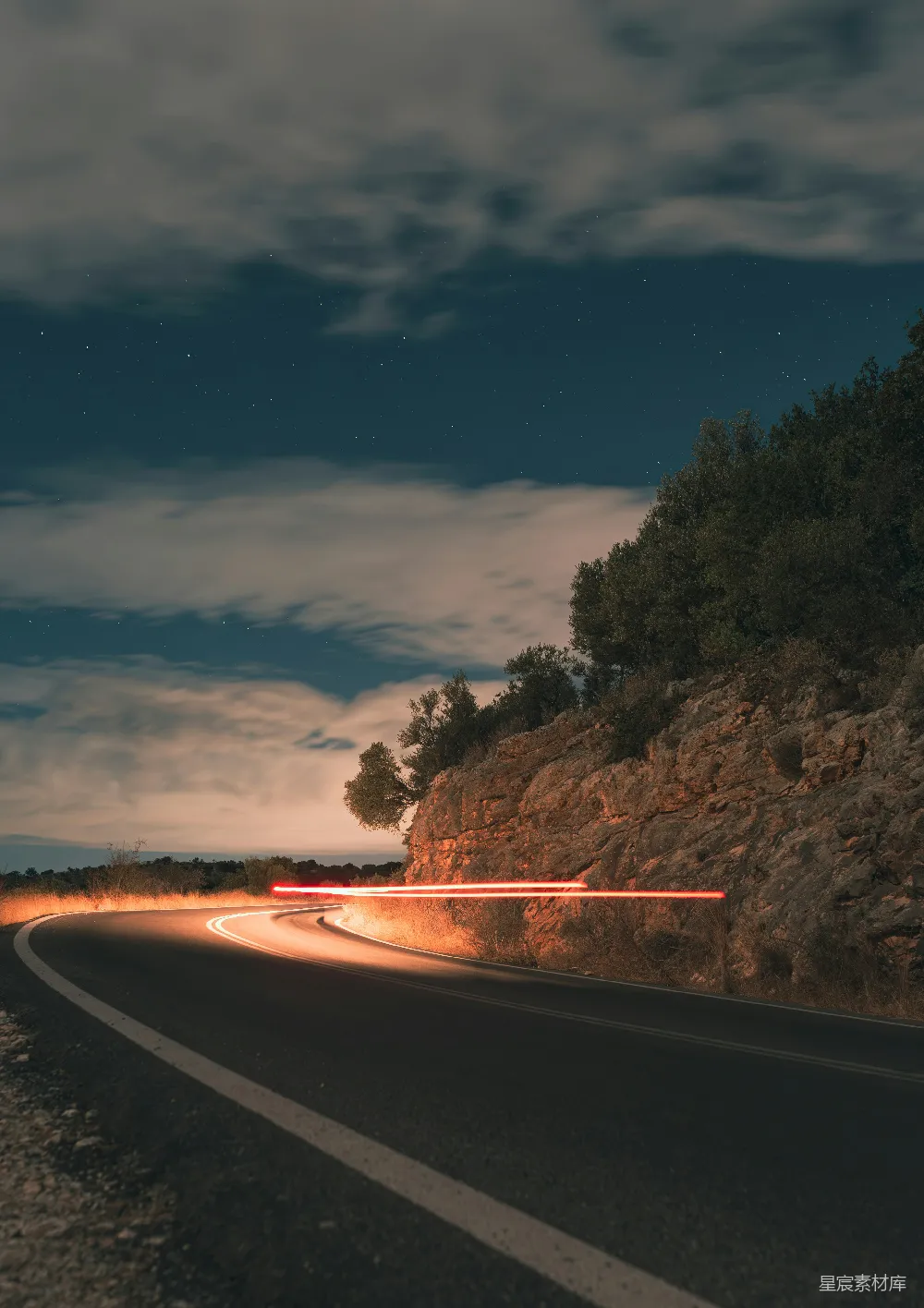高清摄影 夜景 公路 光绘 自然 宁静 夜色中的蜿蜒公路