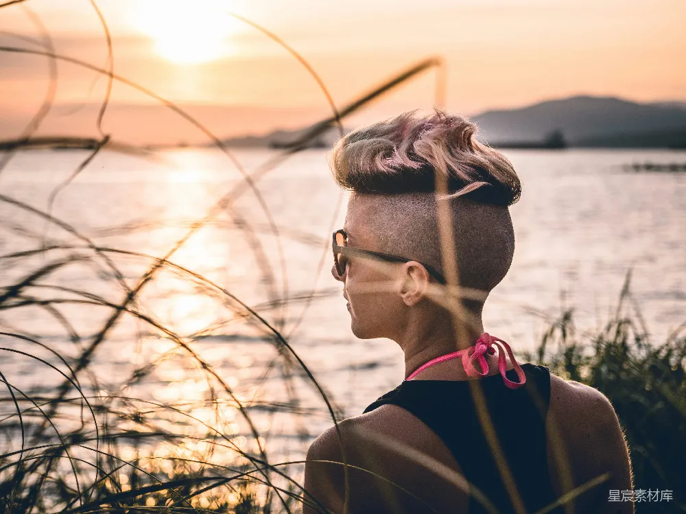 高清摄影 自然风光 夕阳 湖畔 剪影 休闲 湖畔夕阳下的剪影
