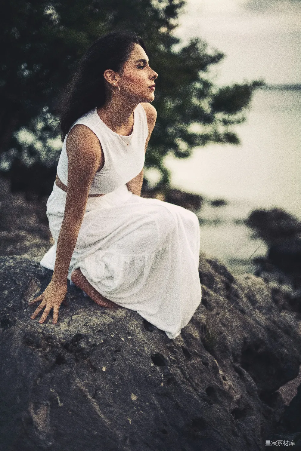 高清摄影 自然风光 人物写真 宁静 湖畔 风景 湖边沉思的女子