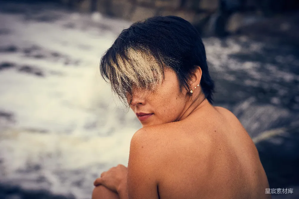 高清摄影 海边 背影 自然 人像 宁静 海边的背影