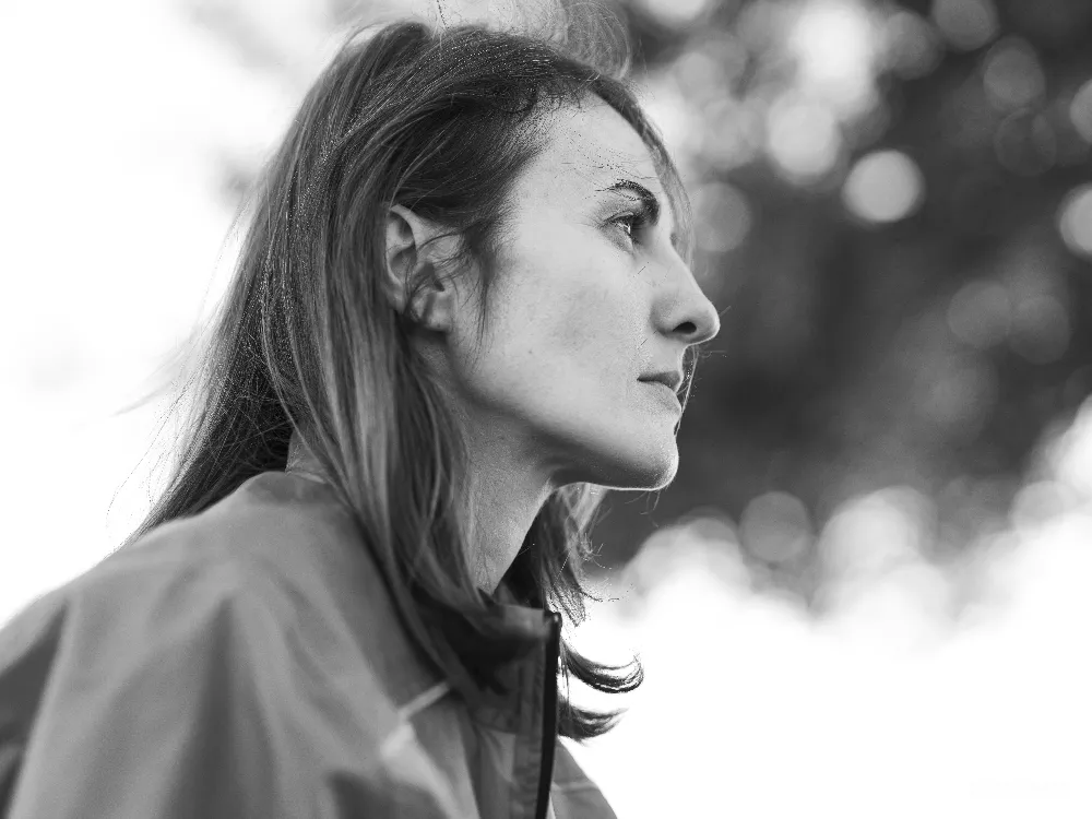 高清摄影 肖像 黑白 深思 自然 人物 沉思中的女性肖像