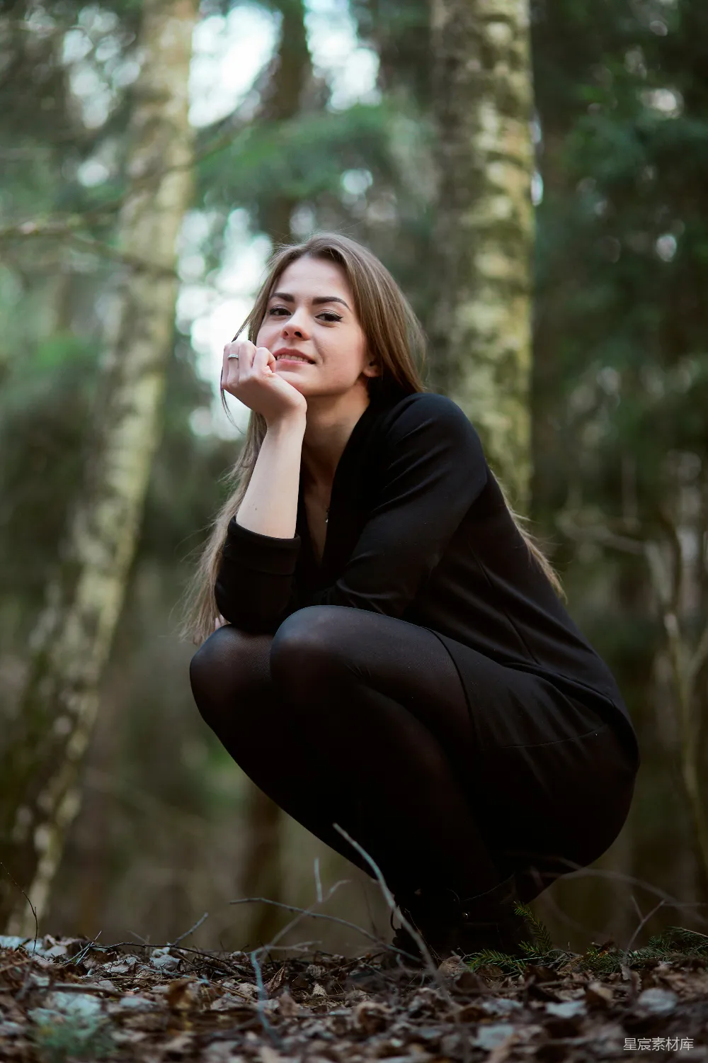 高清摄影 森林 自然 女性 宁静 户外 森林中的静谧时光