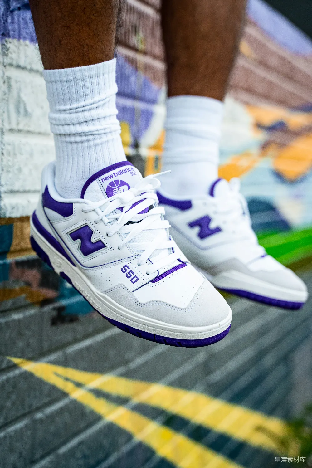 高清摄影 运动鞋 街拍 时尚 休闲 运动风 New Balance 550 紫白配色街拍
