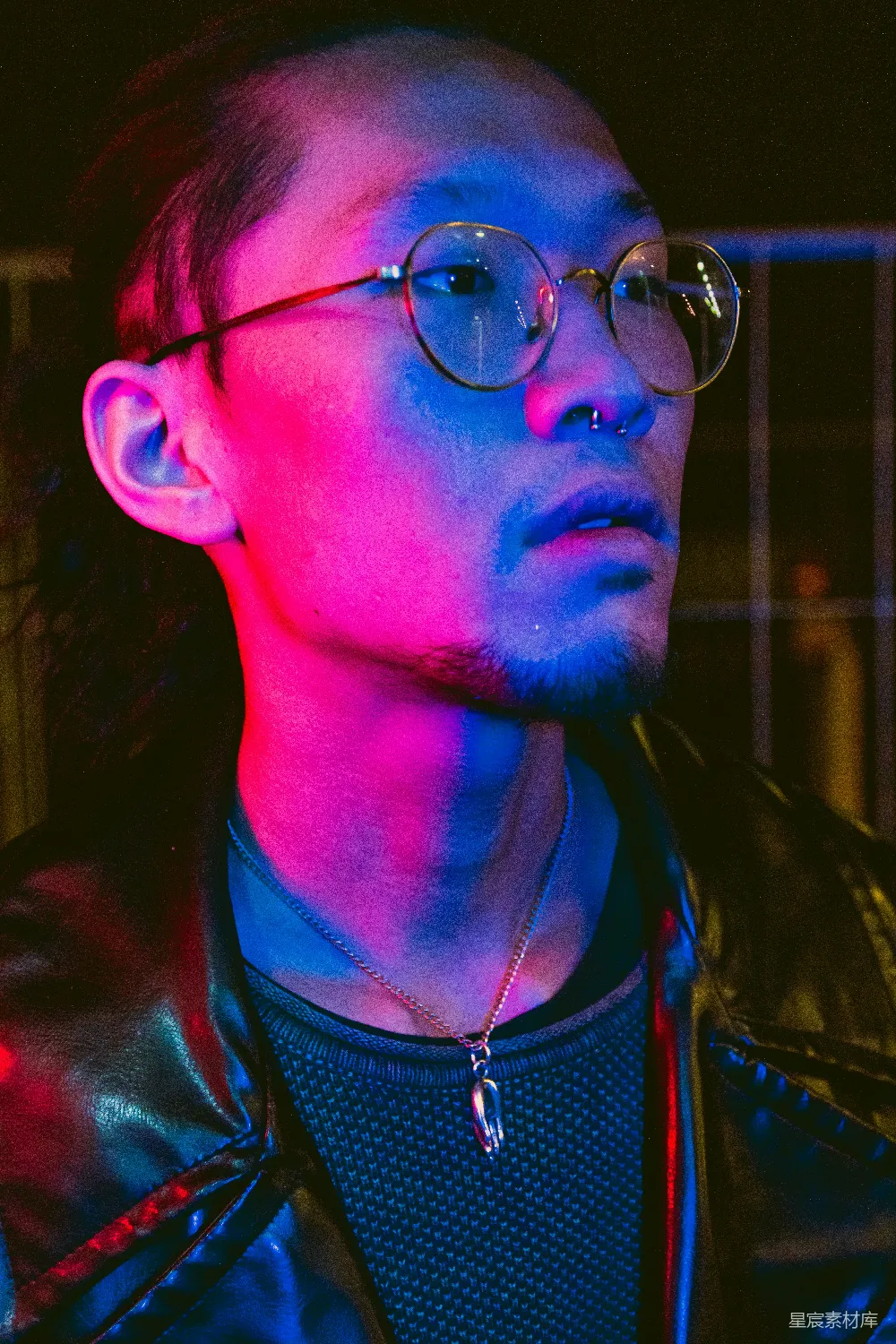 高清摄影 青年 街头风格 霓虹灯 时尚 夜晚 霓虹下的叛逆青年