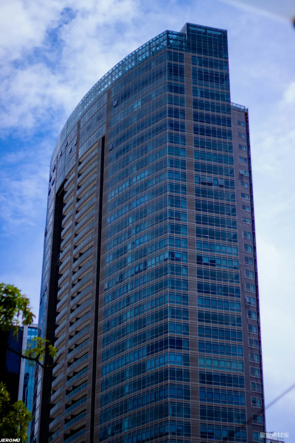 高清摄影 摩天大楼 现代建筑 城市景观 玻璃幕墙 商务办公 现代都市中的摩天大楼
