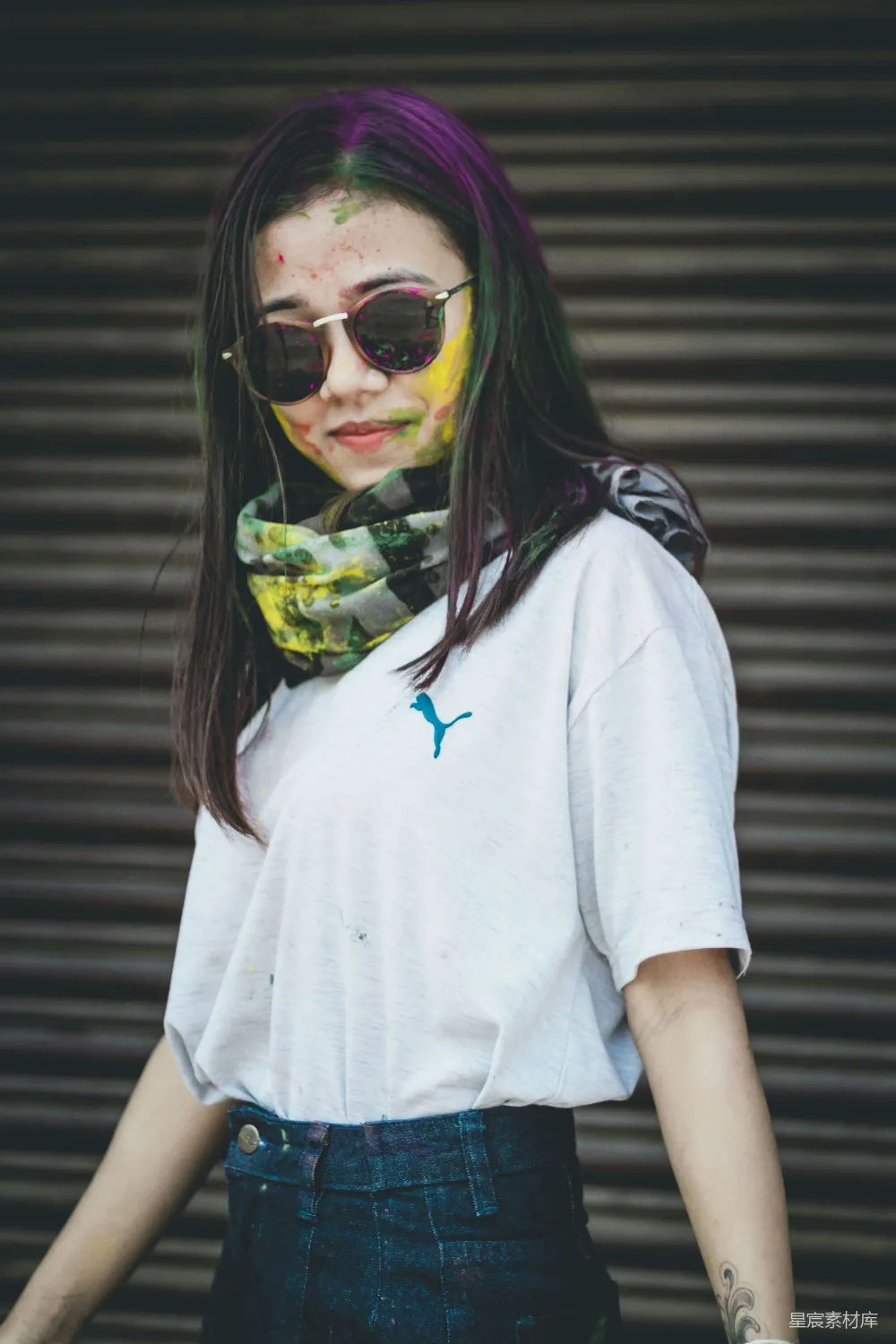 高清摄影 街头艺术 涂鸦 时尚 青春 艺术 活力四射的街头涂鸦女孩