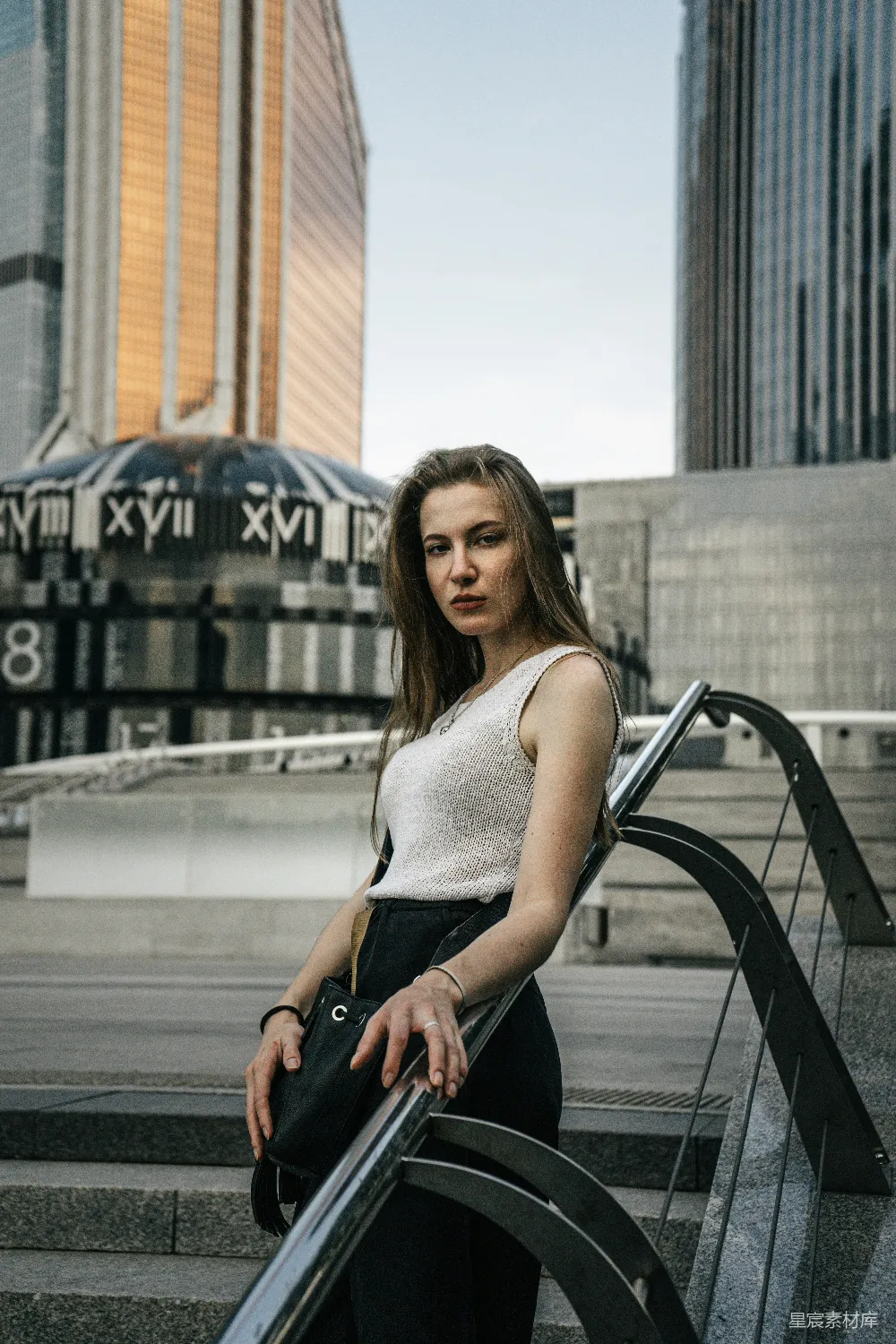 高清摄影 女性 时尚 都市 建筑 城市 都市中的时尚女性