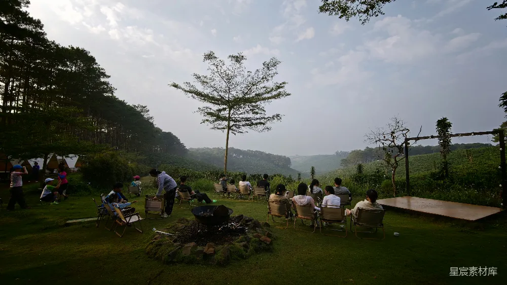 高清摄影 户外 露营 篝火 自然 放松 户外露营与篝火晚会