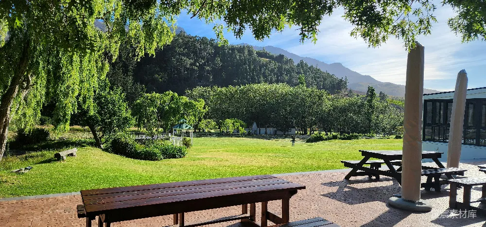 高清摄影 户外 露台 自然 风景 休闲 宁静的户外露台与自然风光