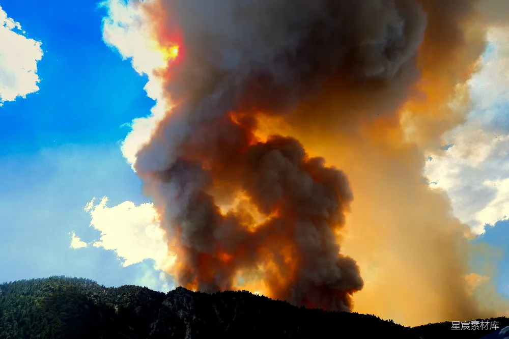 高清摄影 山火 自然灾害 环境破坏 生态灾难 紧急救援 熊熊燃烧的山火