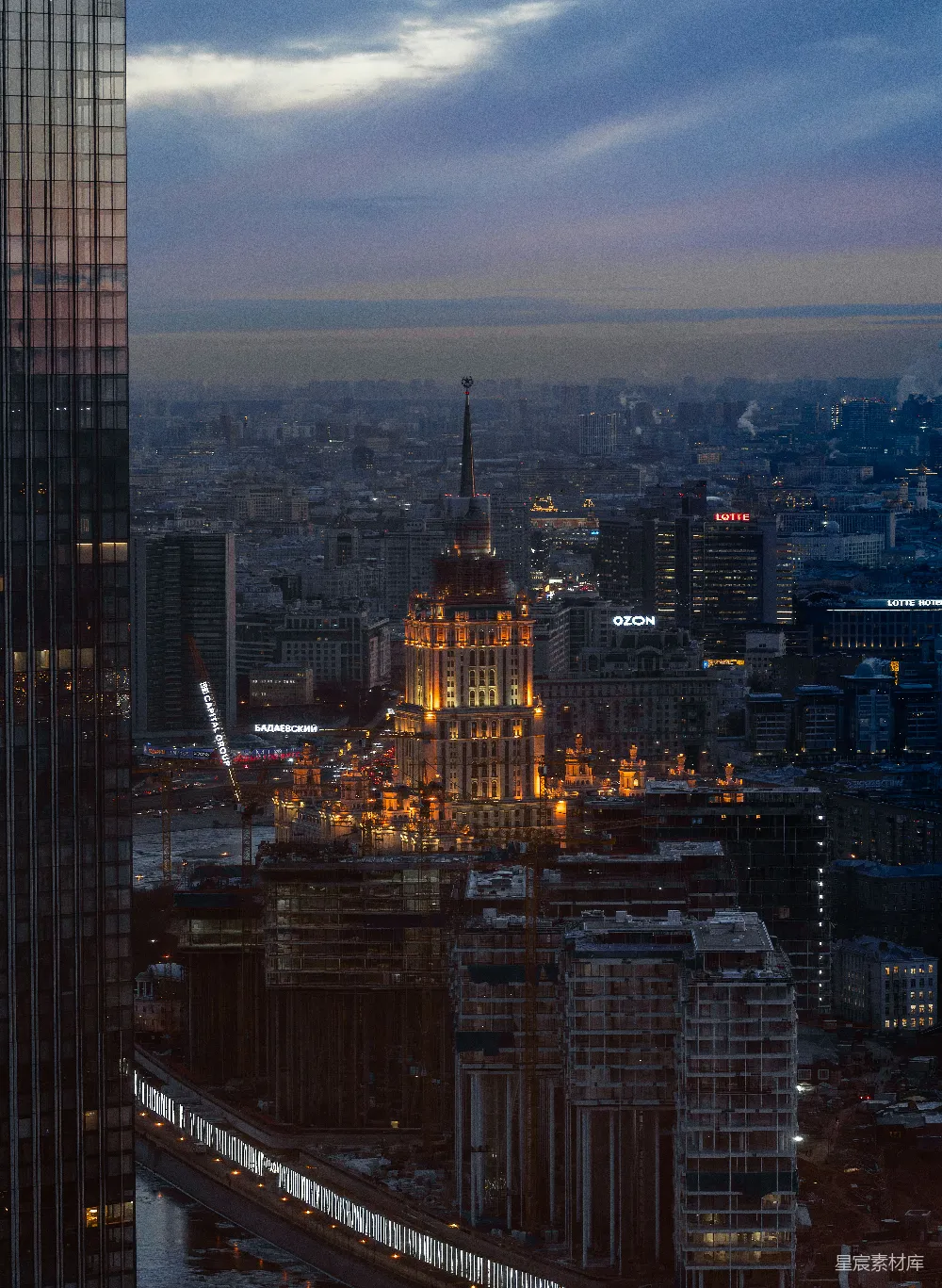 高清摄影 城市风光 夜景 摩天大楼 建筑 莫斯科 莫斯科夜景：灯火辉煌的城市