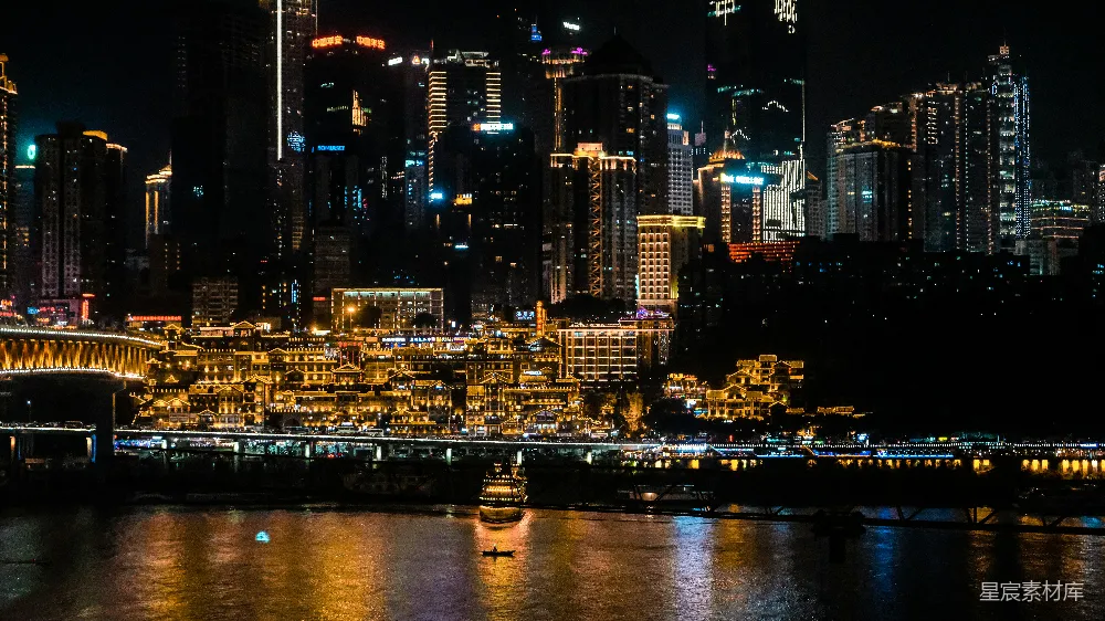 高清摄影 重庆 夜景 城市天际线 建筑群 河流 重庆夜景：灯火辉煌的城市天际线