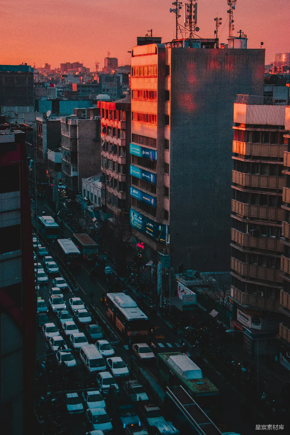 高清摄影 城市 黄昏 繁忙 建筑 交通 都市黄昏的繁忙街道