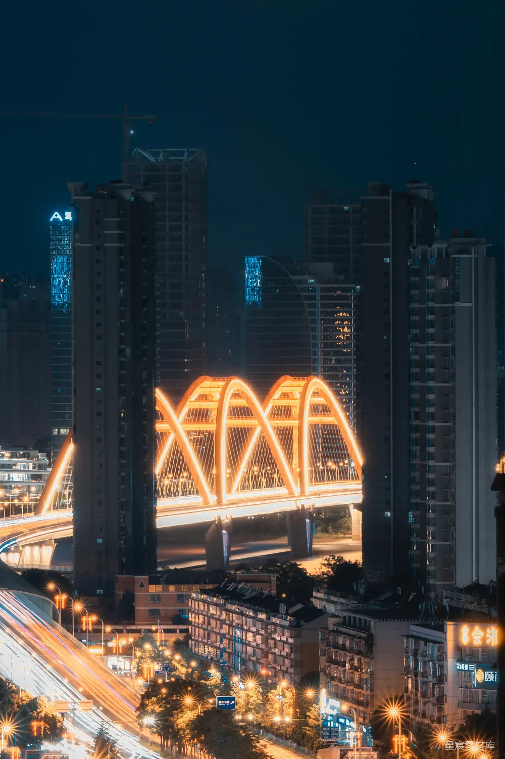 高清摄影 城市夜景 桥梁 现代建筑 灯光效果 都市风光 夜晚城市的灯光桥景