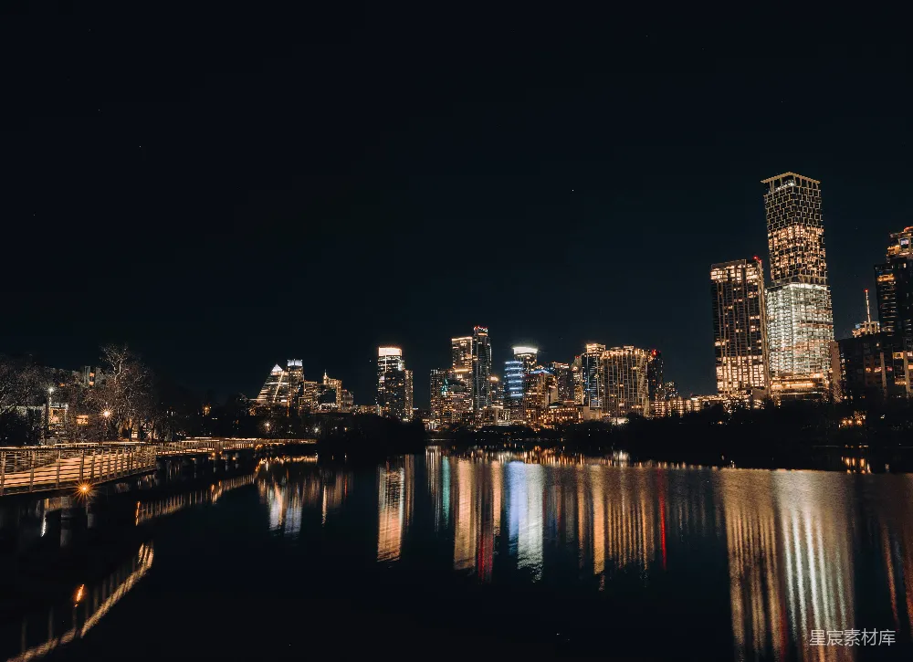 高清摄影 城市夜景 水面倒影 都市风光 宁静氛围 现代建筑 夜幕下的城市倒影