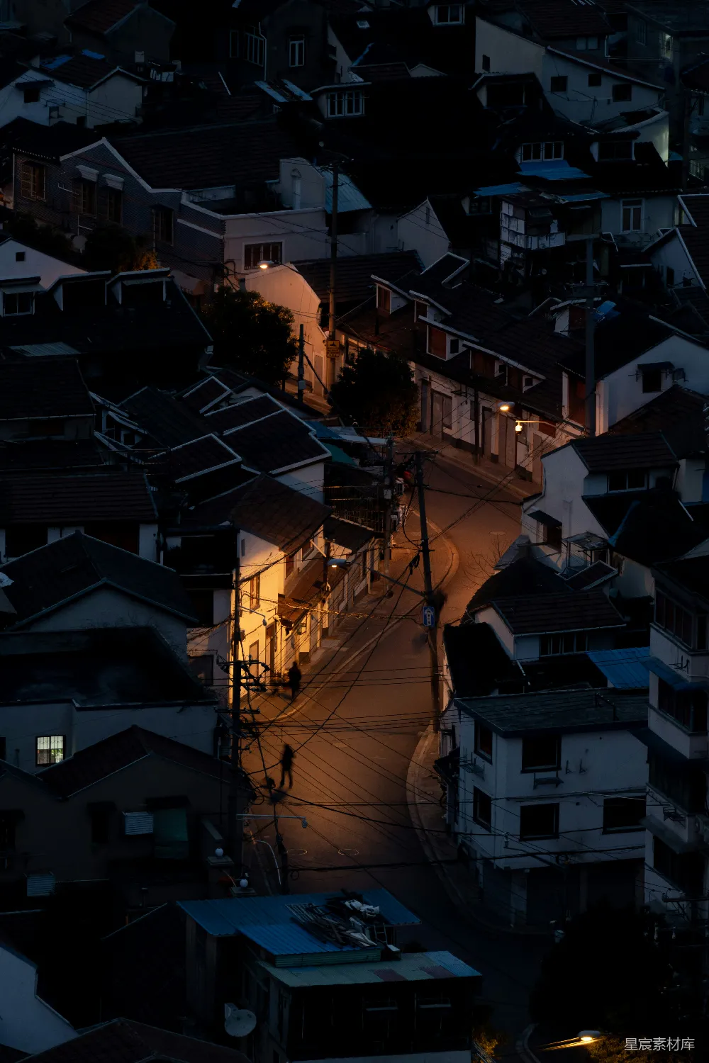 高清摄影 夜晚 小巷 灯光 建筑 宁静 夜晚的宁静小巷