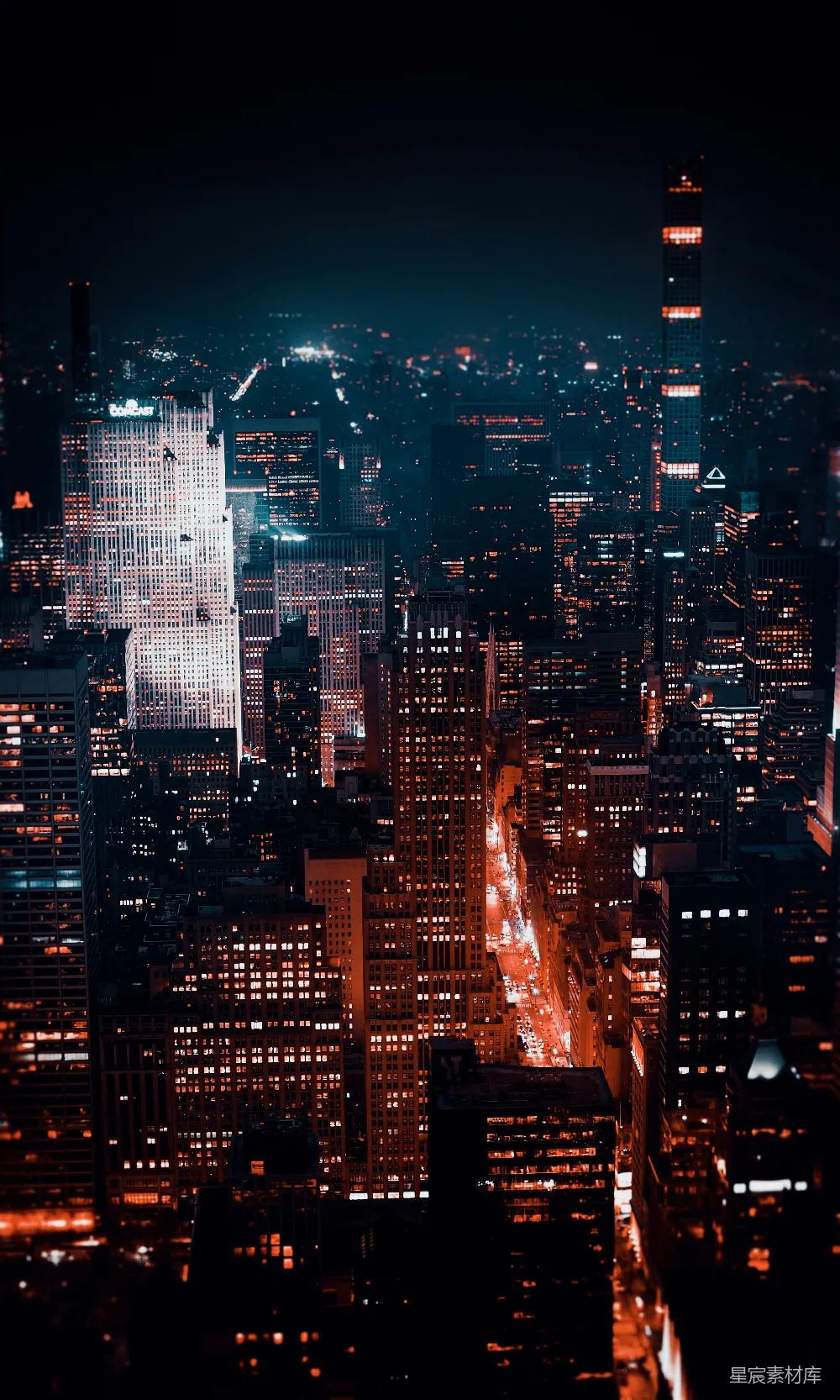 这张图片展示了夜晚的城市景象，高楼大厦灯火通明，街道上车流不息，营造出一种繁华而又宁静的氛围。夜色下的城市灯光璀璨，给人一种神秘而充满活力的感觉，适合用作城市风光的代表作品。