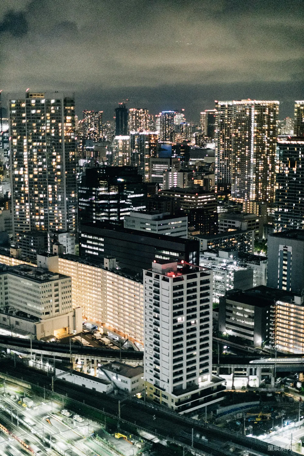 高清摄影 城市夜景 建筑群 照明 都市生活 现代都市 夜幕下的都市繁华