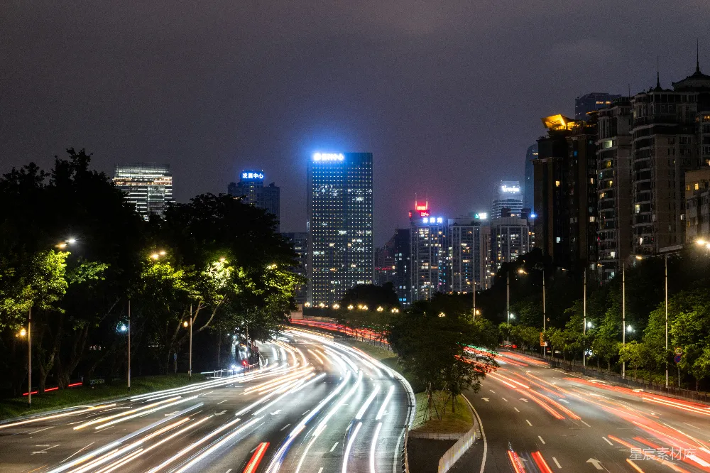 高清摄影 夜晚 城市 高速公路 灯轨 繁忙 夜幕下的城市高速公路