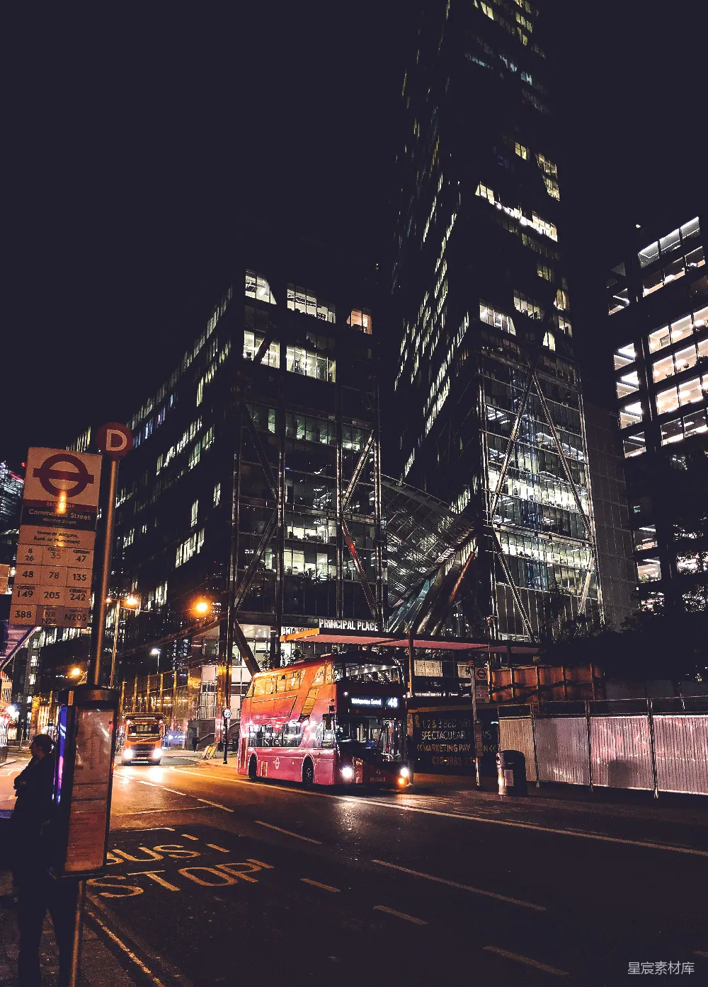 高清摄影 伦敦 夜景 双层巴士 城市风光 现代建筑 夜幕下的伦敦双层巴士