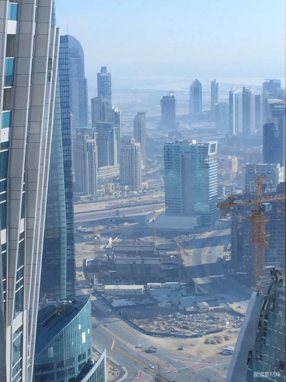 高清摄影 迪拜 摩天大楼 城市景观 建筑工地 现代都市 迪拜摩天大楼俯瞰工地与城市