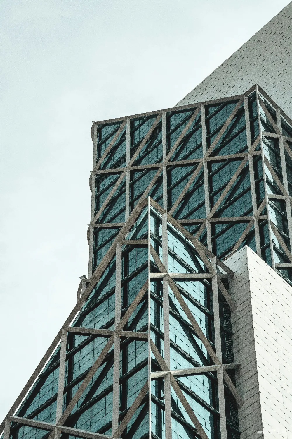高清摄影 建筑 现代 几何线条 城市景观 商务 几何线条构成的现代建筑