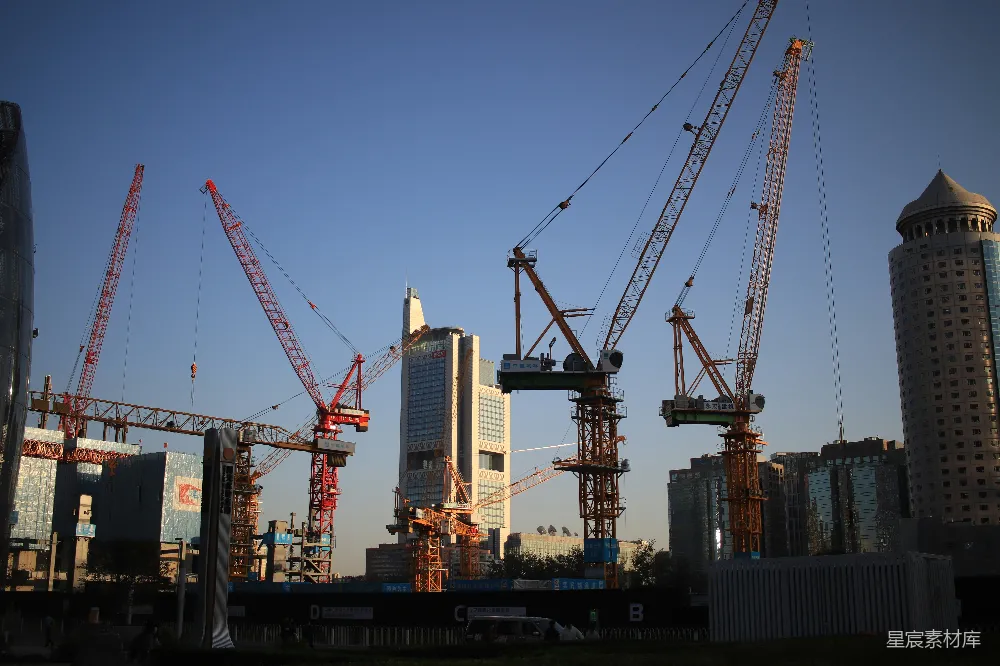 高清摄影 建筑工地 起重机 城市风貌 工业场景 基础设施 繁忙的建筑工地