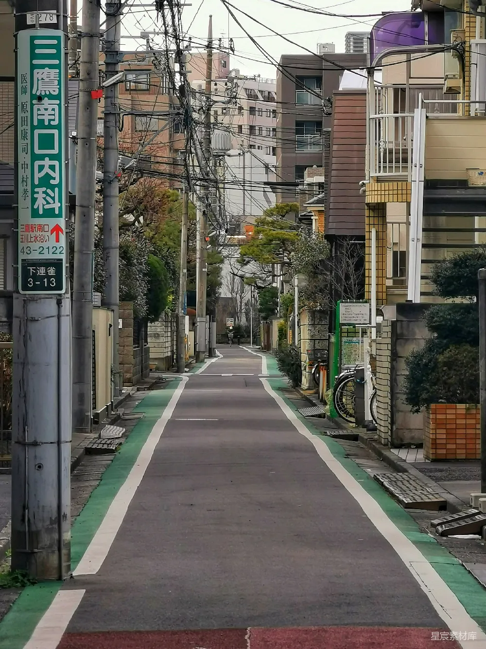 高清摄影 日本 住宅区 宁静 小巷 电杆 日本住宅区的宁静小巷
