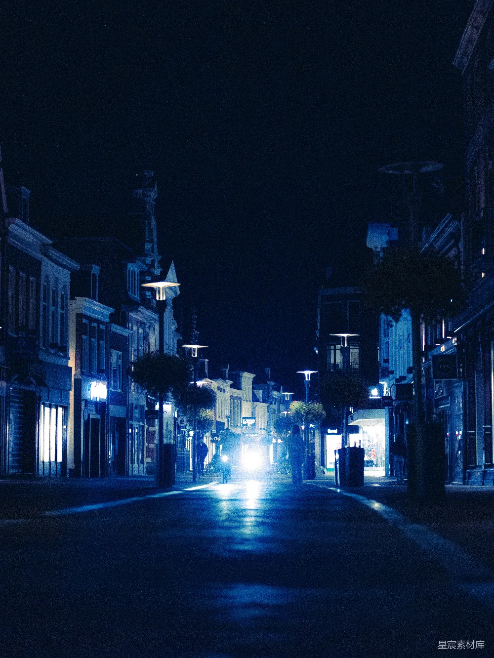 高清摄影 夜晚 城市 街道 宁静 灯光 夜色中的宁静街道
