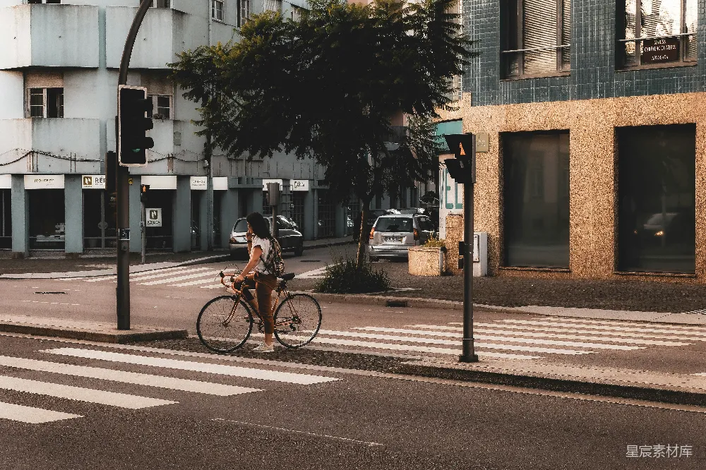 高清摄影 城市 自行车 街景 休闲 生活 城市中的自行车旅者
