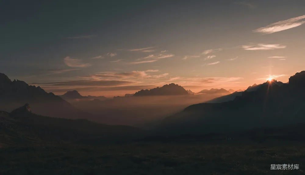 高清摄影 壁纸 自然 夕阳下的山影