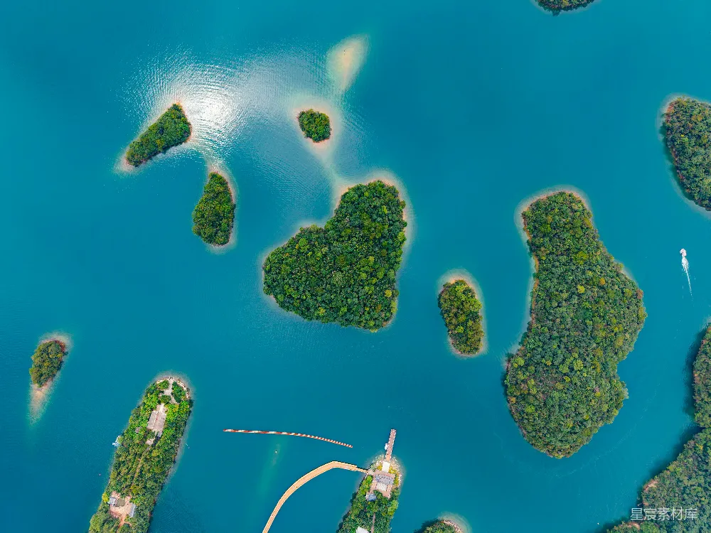 高清摄影 热带岛屿上空的清澈碧蓝海水俯视图