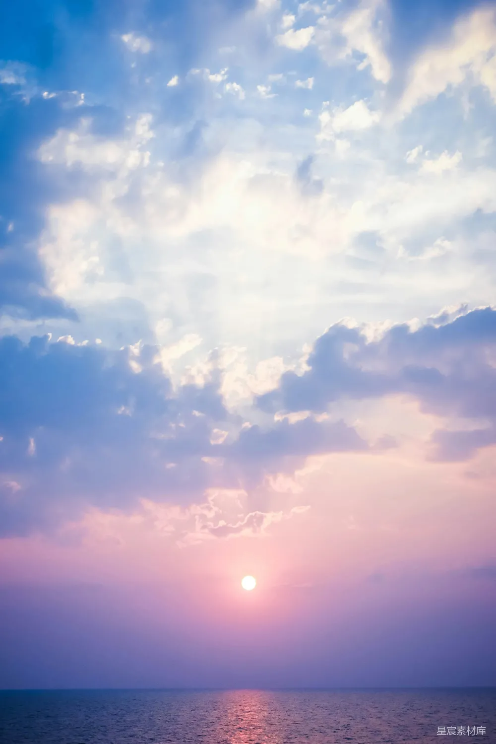 高清摄影  夕阳映照在地平线上