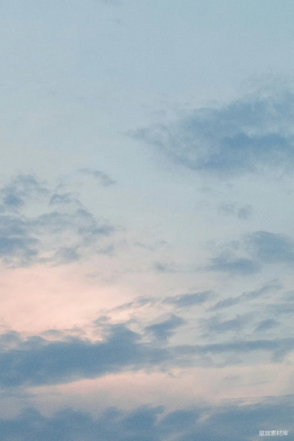 高清摄影  高空有一架飞机正在飞行。
