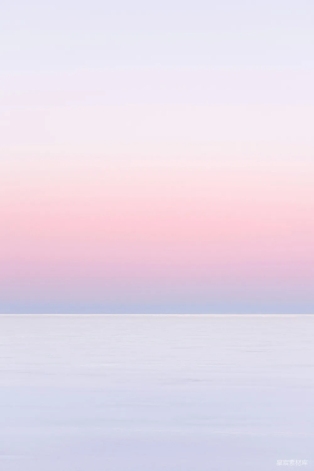 高清摄影 粉蓝渐变 天空 海面 宁静 自然 海边上的白粉色天空