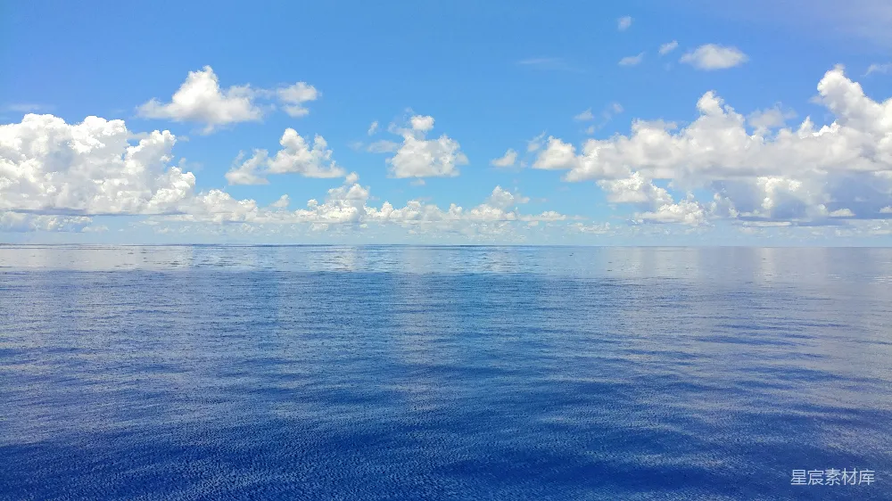 高清摄影  蓝天白云下的碧海在白天