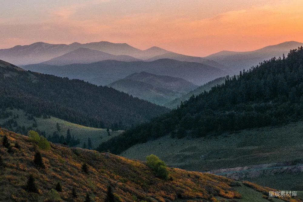 高清摄影  山峦之上夕阳西下