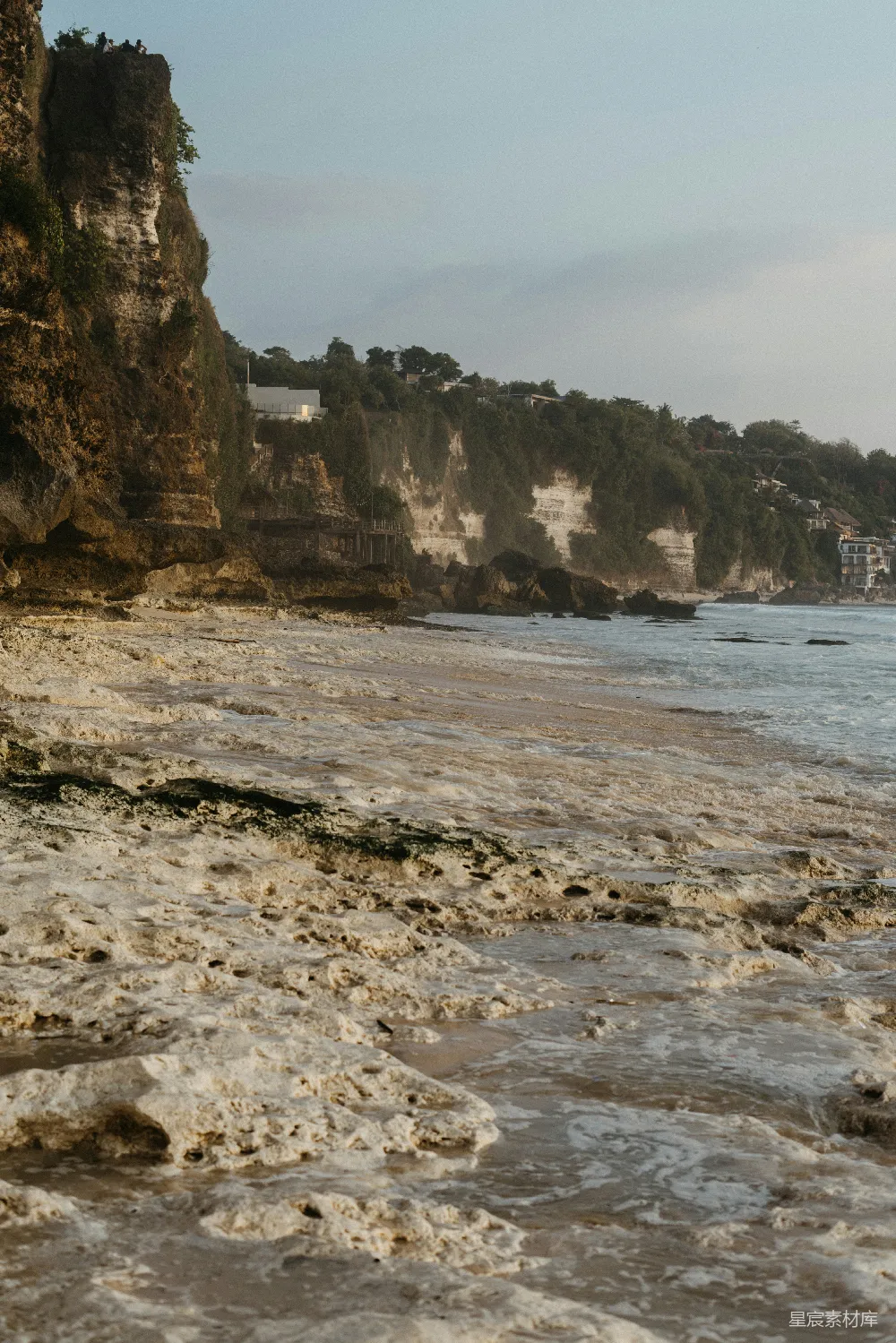 高清摄影 自然 旅行 背景有一座悬崖的岩石海滩