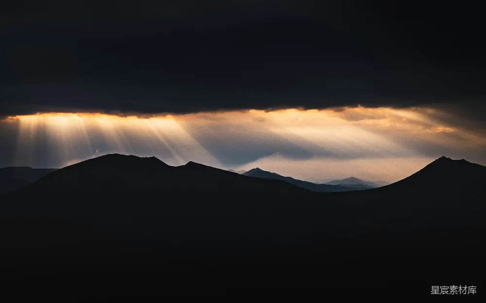 高清摄影 夕阳下的山影
