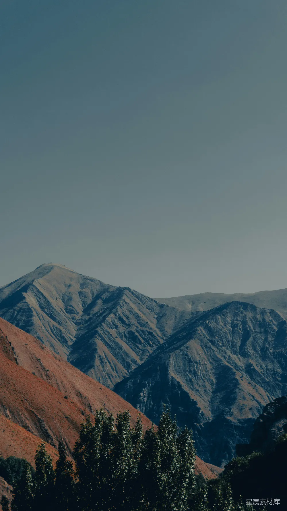 高清摄影 旅行 壁纸 自然 前景中有一片山峦的景象