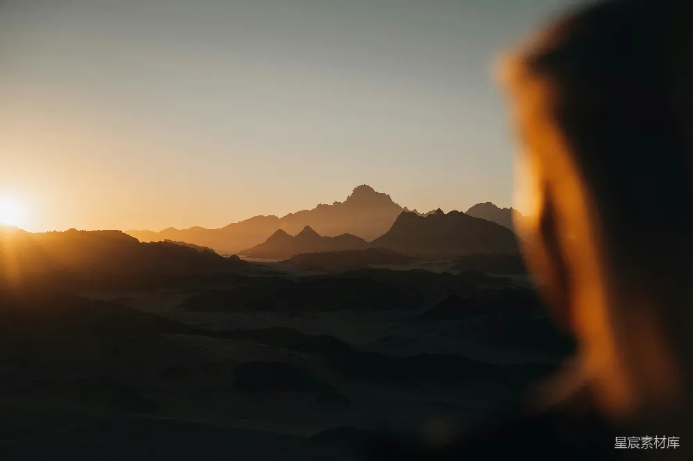 高清摄影 山峦之上夕阳西下