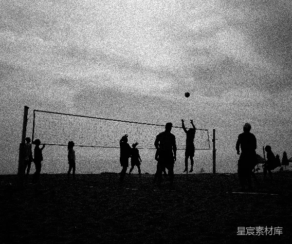 高清摄影 白天人们打_soccer的剪影