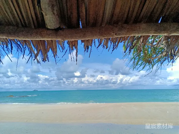 高清摄影 茅屋下看海景