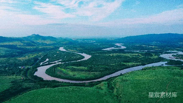 高清摄影 一条河流穿越一片翠绿的乡村 landscape