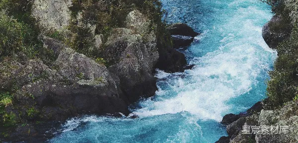 高清摄影 河流与岩石峭壁