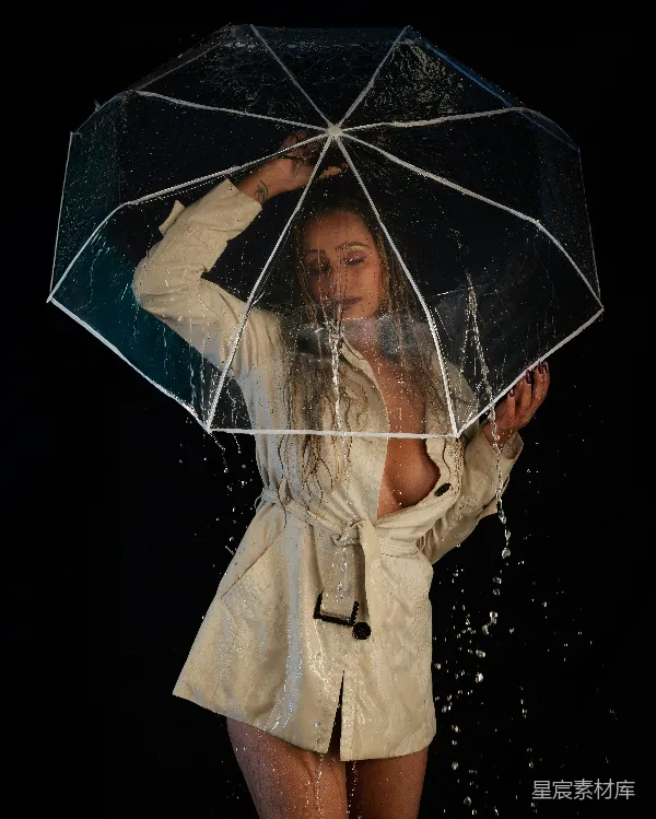 高清摄影 雨中透明雨伞下的优雅