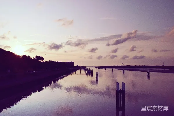高清摄影 一幅河流的风景照片